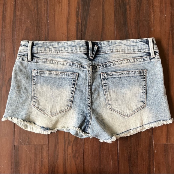 No Boundaries Jean Shorts - Picture 2 of 4